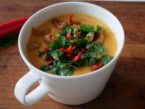 Lämmittävä sosekeitto á la Thai-style