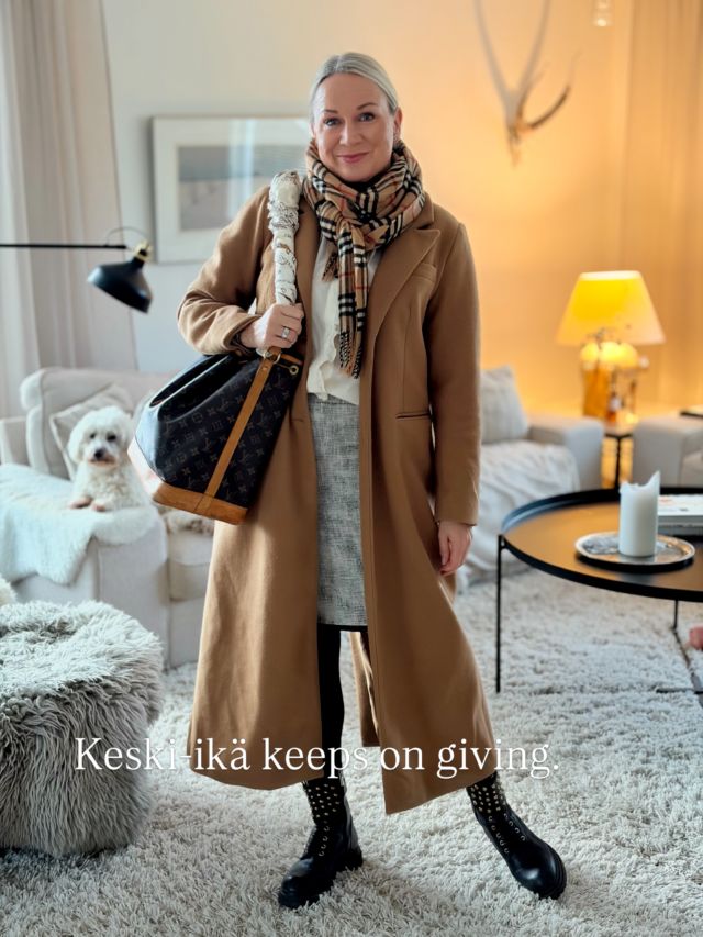 Hei tiistai-iltaan!

Minkäs ikäisenä sen rauhoittumisen ja downshiftauksen pitikään alkaa? 

Tehän tiedätte, että rakastan hitaita aamuja. Kotona puuhastelua, ruoanlaittoa ja sitä, kun viikonlopulle ei ole yh-tään mitään sovittuna. 

Mutta annas olla, kun eteen tulee joku kiinnostava mahdollisuus. Ja believe you me - niitä mahdollisuuksia nyt tulee oikealta ja vasemmalta...johan alkaa päässä raksuttaa ja sukat pyöriä jaloissa.

Siinä määrin, ettei ne jätä mua rauhaan. Huomaan miettiväni sitä yhtä käsillä olevaa mahdollisuutta aamukävelyllä koiran kanssa, suihkussa ja kesken ruoanlaiton. Ja kyllä - höpöttäväni siitä tuolle Makita-miehelle, joka on kuullut multa aika monta ”Hei, mitä mieltä olisit, jos..” -aloitusta näiden vuosien aikana 😅

On tää keski-ikä kyllä ihanaa ja sangen mielenkiintoista... koskaan ei tiedä, haluaako seuraavaksi nukkua päiväunet vai kenties ostaa uuden busineksen.

Eipä kuulkaa käy ainakaan elämä tylsäksi - keski-ikä keeps on giving 🤷🏼‍♀️

Ihanaa viikkoa toivotellen, Maria

#keskiikä