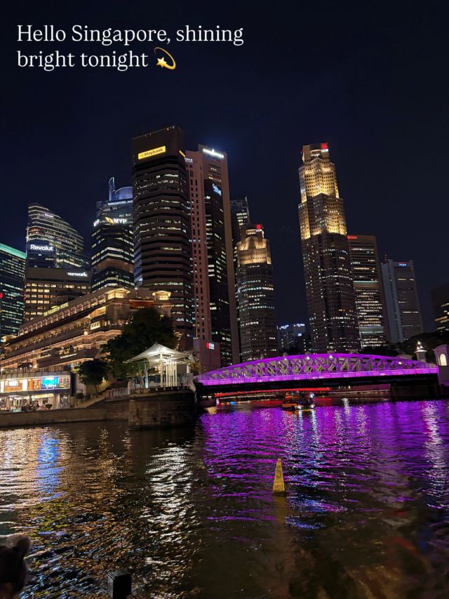 Hello Singapore, shining bright tonight...✨

Singapore, 2.päivä 🇸🇬

Aamukävely & -rappustreeni takapihalla (Fort Canning -puistossa), pitkään istuttu aamupala (aika paljon on tullut aamupaloja syötyä, mutta ei ole METT Singaporen voittanutta) naisten kanssa, päivä altaalla, pääosin pilvetön taivas. 

Jakso Nobody wants this -uutta kautta, jokiristeily & tajuttoman ihana illallinen meidän upeiden naisten kanssa Singaporen kattojen yllä 🩷

Oon monta kertaa jo näiden parin päivän aikana miettinyt, että mikä säkä kävikään, että meillä on näin huikea porukka kasassa. 9 naista ja kaikki toimii kuin rasvattu. Tästä tulee ehkä tapa 🥰

Nyt on aamuksi tilattu aamiaisboksit ja lentokenttäkuljetus. Sitten takaisin kotiin - ei Suomeen, vaan Escape Haveniin 🌸 

Thank you once again METT Singapore - I sure will be back 🙏🏻

#singapore @mettsingapore